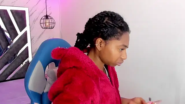 Snapshot of Queen_perla_ chatting on 11-13-25, 12:09 Queen perla online show from 11-13-25, 12:09