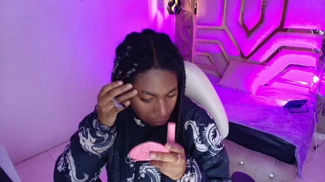 Snapshot of Queen_perla_ chatting on 02-25-26, 12:16 Queen perla online show from 02-25-26, 12:16