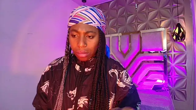 Snapshot of Queen_perla_ chatting on 02-20-26, 12:07 Queen perla online show from 02-20-26, 12:07