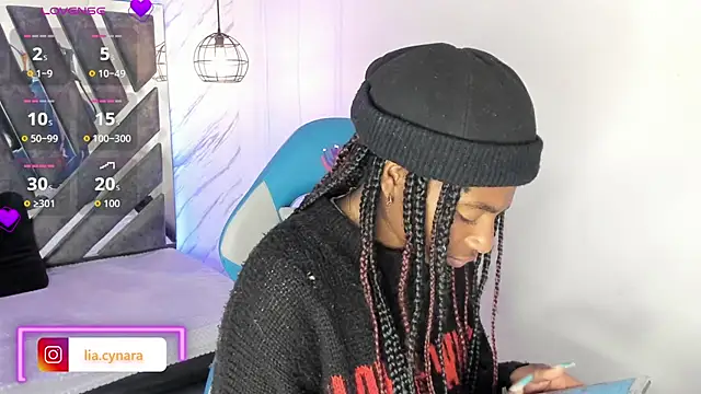 Snapshot of Queen_perla_ chatting on 09-17-25, 01:13 Queen perla online show from 09-17-25, 01:13