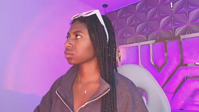 Queen perla  online show from 03-22-26, 12:40