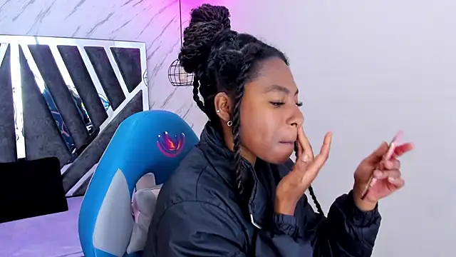 Snapshot of Queen_perla_ chatting on 11-08-25, 12:09 Queen perla online show from 11-08-25, 12:09