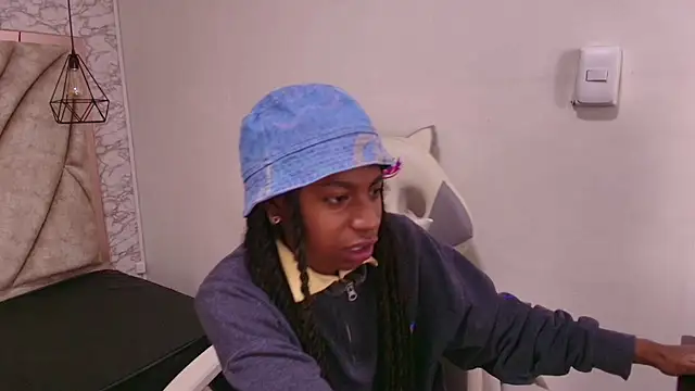 Snapshot of Queen_perla_ chatting on 12-04-25, 11:20 Queen perla online show from 12-04-25, 11:20