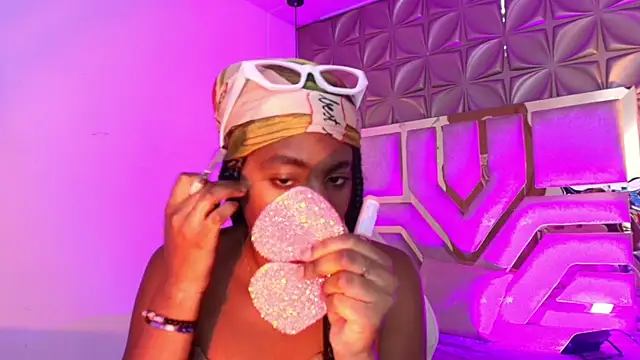 Queen perla  online show from 03-15-26, 03:52