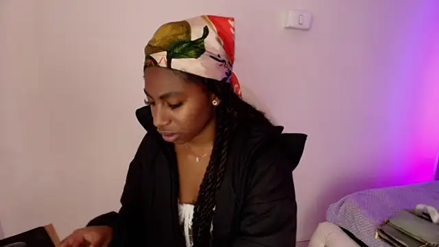 Snapshot of Queen_perla_ chatting on 11-17-25, 11:47 Queen perla online show from 11-17-25, 11:47