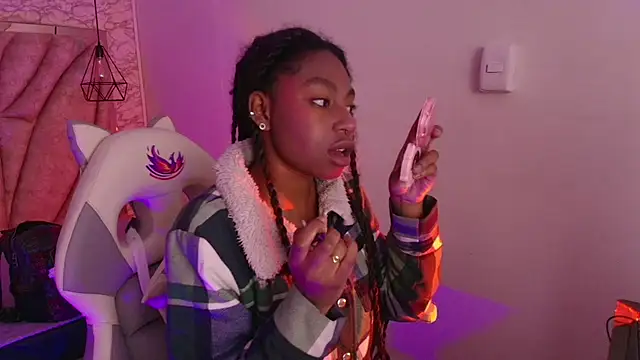 Snapshot of Queen_perla_ chatting on 12-03-25, 12:04 Queen perla online show from 12-03-25, 12:04