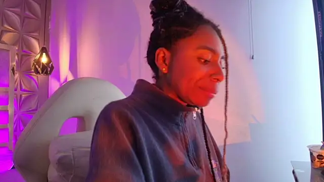 Snapshot of Queen_perla_ chatting on 01-31-26, 07:12 Queen perla online show from 01-31-26, 07:12