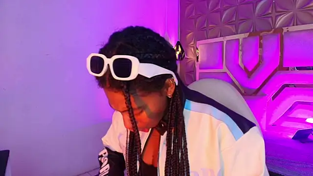 Snapshot of Queen_perla_ chatting on 02-26-26, 12:16 Queen perla online show from 02-26-26, 12:16