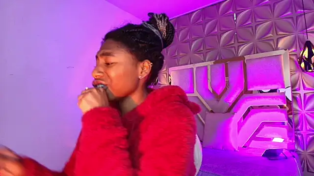 Snapshot of Queen_perla_ chatting on 02-28-26, 12:16 Queen perla online show from 02-28-26, 12:16