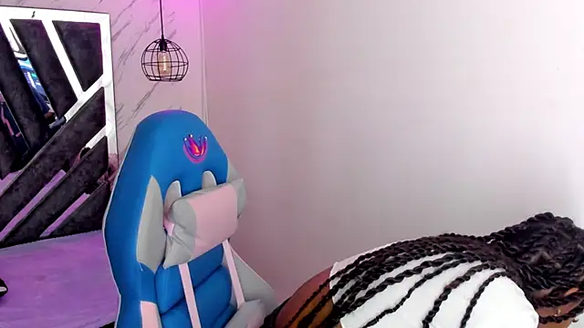 Snapshot of Queen_perla_ chatting on 10-23-25, 12:04 Queen perla online show from 10-23-25, 12:04