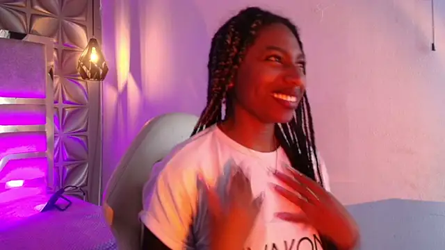 Snapshot of Queen_perla_ chatting on 02-04-26, 06:47 Queen perla online show from 02-04-26, 06:47