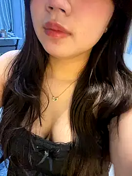 Snapshot of Hotellinh12 chatting on 10-13-25, 03:24 Hotellinh12 online show from 10-13-25, 03:24