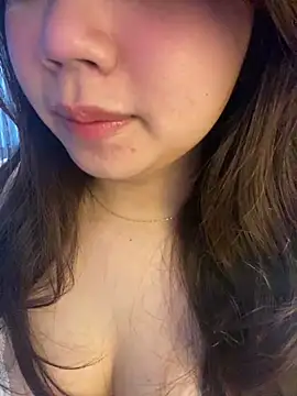 Snapshot of Hotellinh12 chatting on 02-12-26, 04:07 Hotellinh12 online show from 02-12-26, 04:07