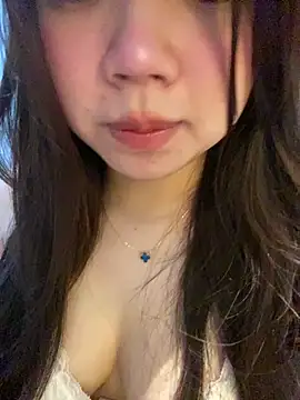 Snapshot of Hotellinh12 chatting on 02-04-26, 12:44 Hotellinh12 online show from 02-04-26, 12:44