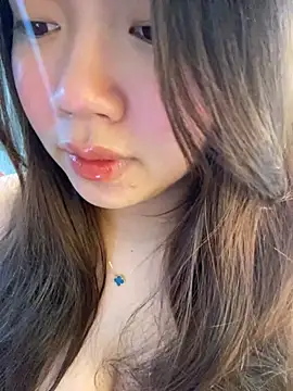 Snapshot of Hotellinh12 chatting on 03-15-26, 07:26 Hotellinh12 online show from 03-15-26, 07:26