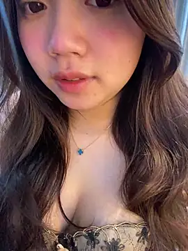 Snapshot of Hotellinh12 chatting on 03-10-26, 07:01 Hotellinh12 online show from 03-10-26, 07:01