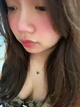 Snapshot of Hotellinh12 chatting on 01-18-26, 07:23 Hotellinh12 online show from 01-18-26, 07:23