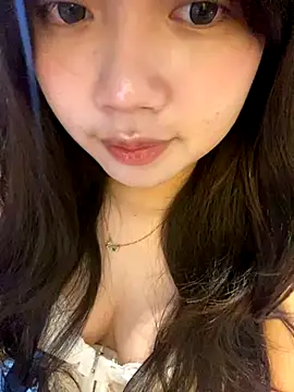 Snapshot of Hotellinh12 chatting on 10-06-25, 04:52 Hotellinh12 online show from 10-06-25, 04:52
