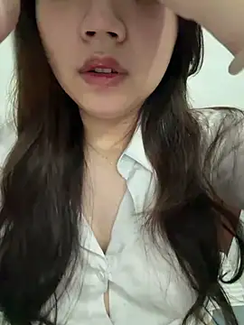 Hotellinh12 online show from 05-06-26, 04:44