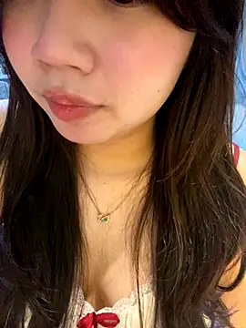 Snapshot of Hotellinh12 chatting on 10-18-25, 04:53 Hotellinh12 online show from 10-18-25, 04:53