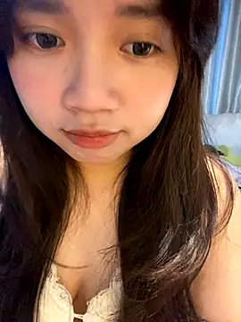 Snapshot of Hotellinh12 chatting on 09-10-25, 04:39 Hotellinh12 online show from 09-10-25, 04:39