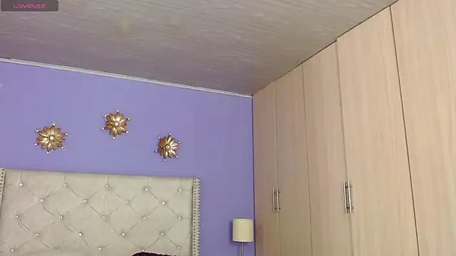 Kim and Mia online show from 10-06-25, 03:02