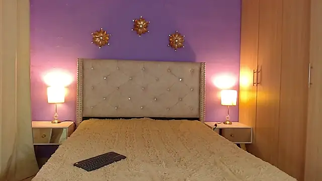 Kim and Mia online show from 09-22-25, 10:38