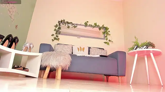 Snapshot of thais_dreams chatting on 02-17-25, 12:27 thais dreams online show from 02-17-25, 12:27