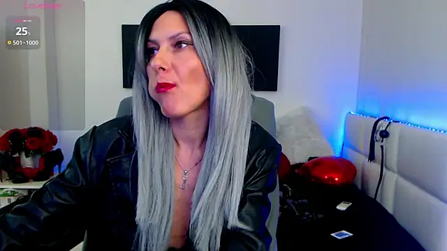 Snapshot of EvelynQueenn chatting on 02-27-25, 09:50 EvelynQueenn online show from 02-27-25, 09:50