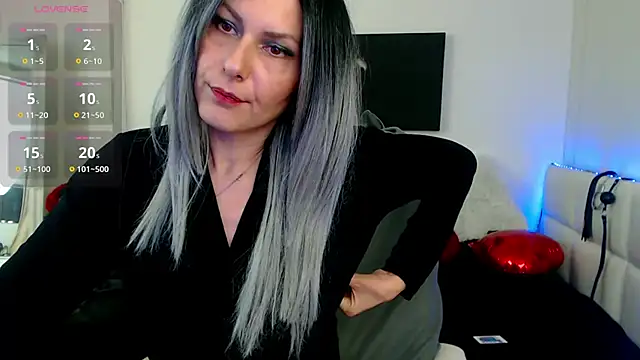 Snapshot of EvelynQueenn chatting on 02-26-25, 01:00 EvelynQueenn online show from 02-26-25, 01:00