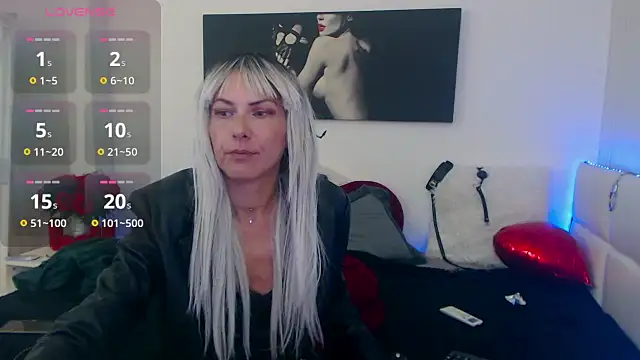 Snapshot of EvelynQueenn chatting on 09-14-25, 06:58 EvelynQueenn online show from 09-14-25, 06:58