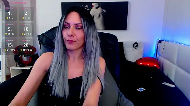 Snapshot of EvelynQueenn chatting on 03-19-25, 10:55 EvelynQueenn online show from 03-19-25, 10:55
