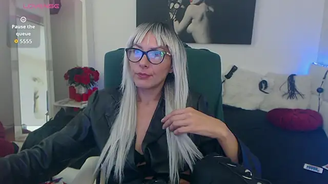 Snapshot of EvelynQueenn chatting on 10-07-25, 05:30 EvelynQueenn online show from 10-07-25, 05:30