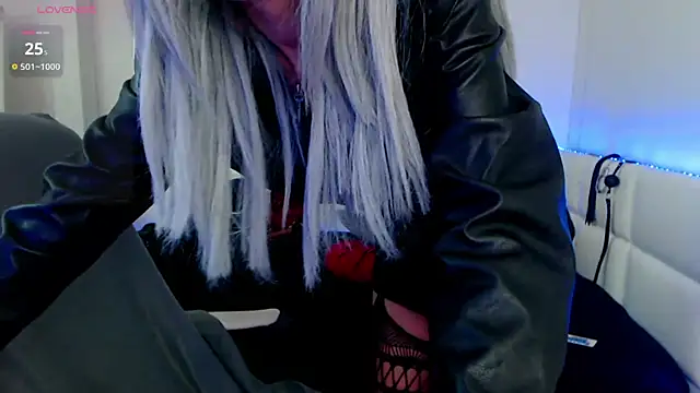 Snapshot of EvelynQueenn chatting on 02-18-25, 07:10 EvelynQueenn online show from 02-18-25, 07:10