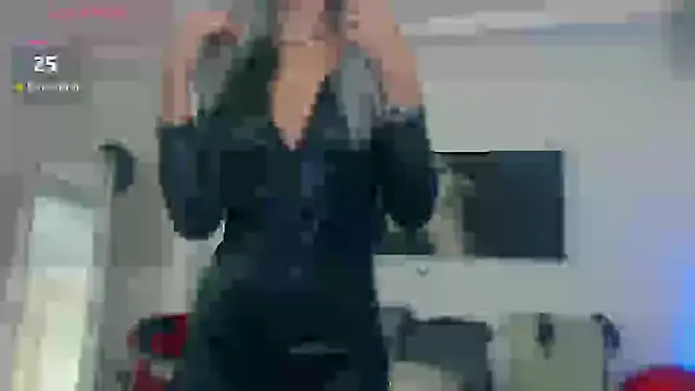 Snapshot of EvelynQueenn chatting on 09-23-25, 07:59 EvelynQueenn online show from 09-23-25, 07:59