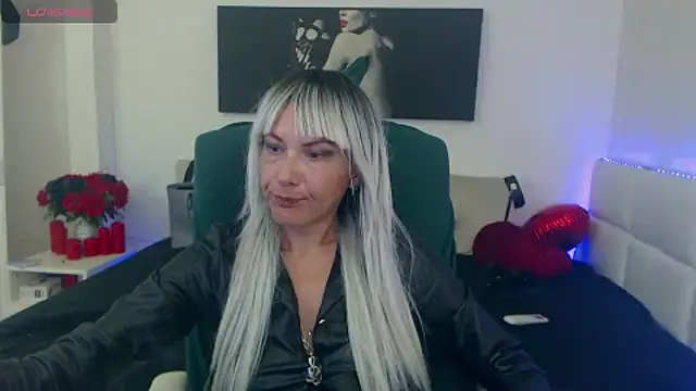 Snapshot of EvelynQueenn chatting on 09-27-25, 07:36 EvelynQueenn online show from 09-27-25, 07:36