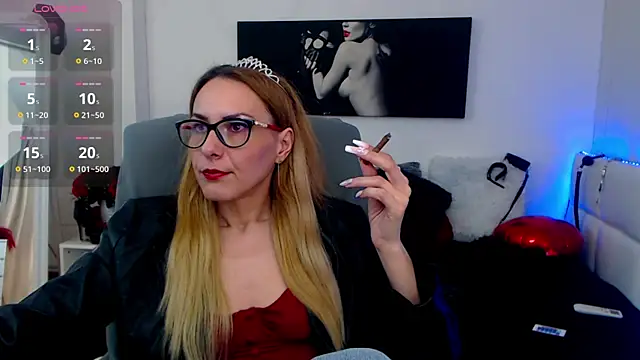 Snapshot of EvelynQueenn chatting on 03-22-25, 09:34 EvelynQueenn online show from 03-22-25, 09:34