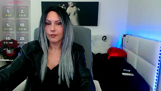Snapshot of EvelynQueenn chatting on 03-18-25, 05:23 EvelynQueenn online show from 03-18-25, 05:23