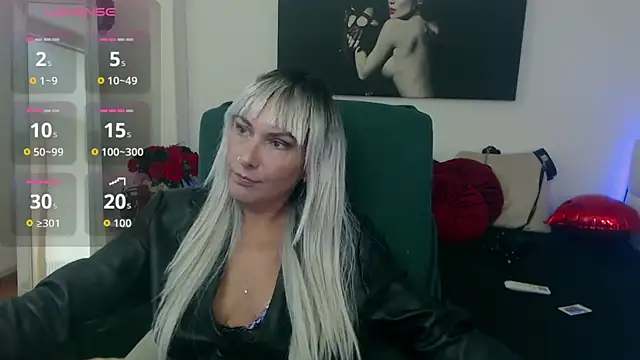 Snapshot of EvelynQueenn chatting on 09-26-25, 04:36 EvelynQueenn online show from 09-26-25, 04:36