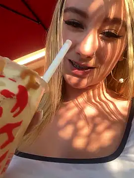 MaryDeniro online show from 10-28-25, 09:36