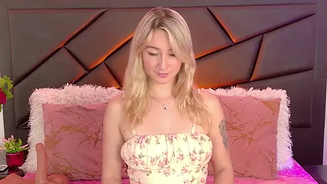 MaryDeniro online show from 04-10-26, 08:16