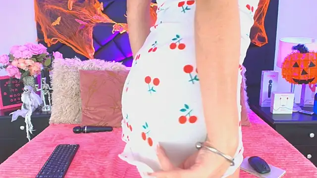 MaryDeniro online show from 10-29-25, 08:08