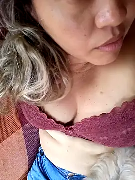 Snapshot of lovelyjhessy chatting on 02-02-25, 03:39 lovelyjhessy online show from 02-02-25, 03:39