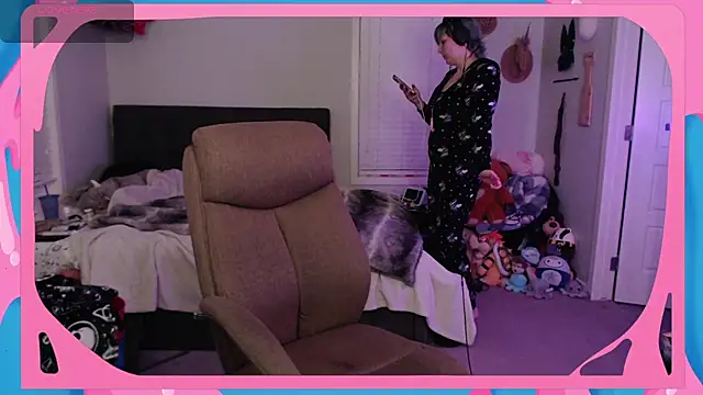 Snapshot of CirqueNoirBlu chatting on 10-15-25, 03:49 CirqueNoirBlu online show from 10-15-25, 03:49