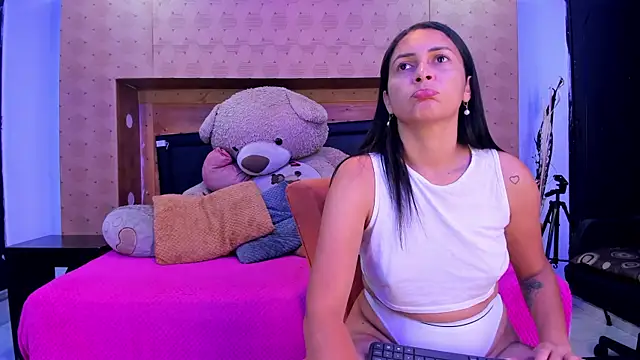 SofiAndNicol online show from 10-06-25, 11:11