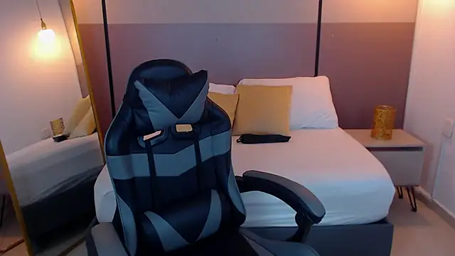 lizowenn  online show from 03-17-26, 12:30