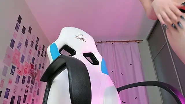 Vanessa Verona online show from 10-26-25, 05:52