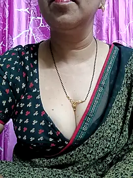 Snapshot of Rosy-B chatting on 03-01-25, 05:27 Rosy-B online show from 03-01-25, 05:27