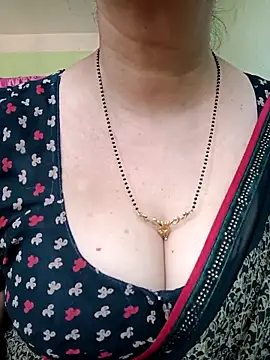 Snapshot of Rosy-B chatting on 03-06-25, 09:47 Rosy-B online show from 03-06-25, 09:47