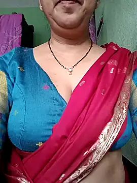 Snapshot of Rosy-B chatting on 10-13-25, 12:34 Rosy-B online show from 10-13-25, 12:34